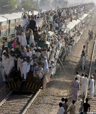 train-in-pakistan02