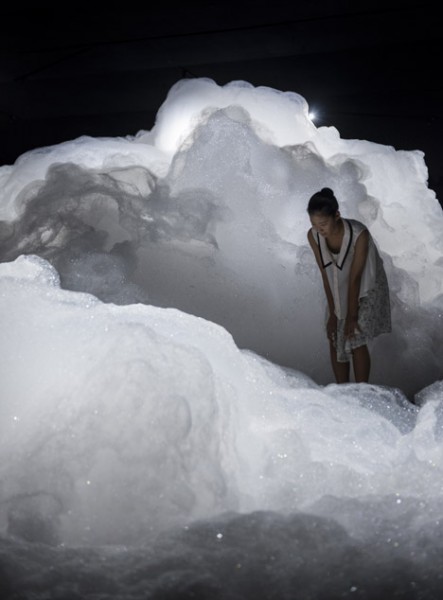 Foam-installation-by-Kohei-Nawa_dezeen_2