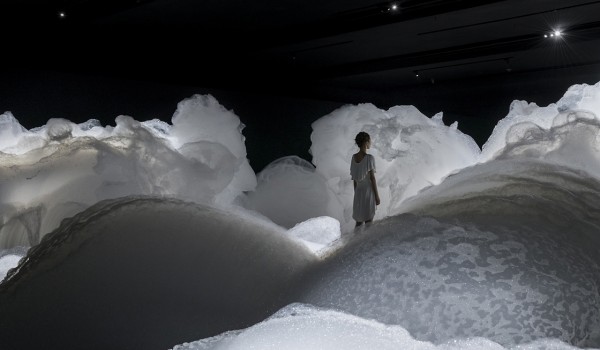 Foam-installation-by-Kohei-Nawa_dezeen_ss_1