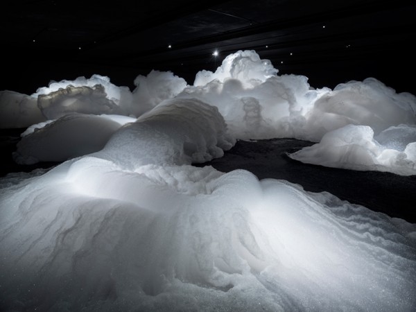 Foam-installation-by-Kohei-Nawa_dezeen_ss_3