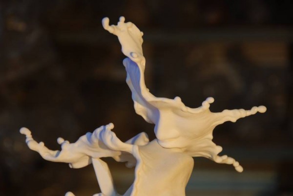 kissing-sculptures-by-johnson-tsang5