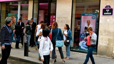 Cat e domnul din vitrina?