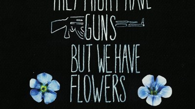 Ei au arme, dar noi avem flori